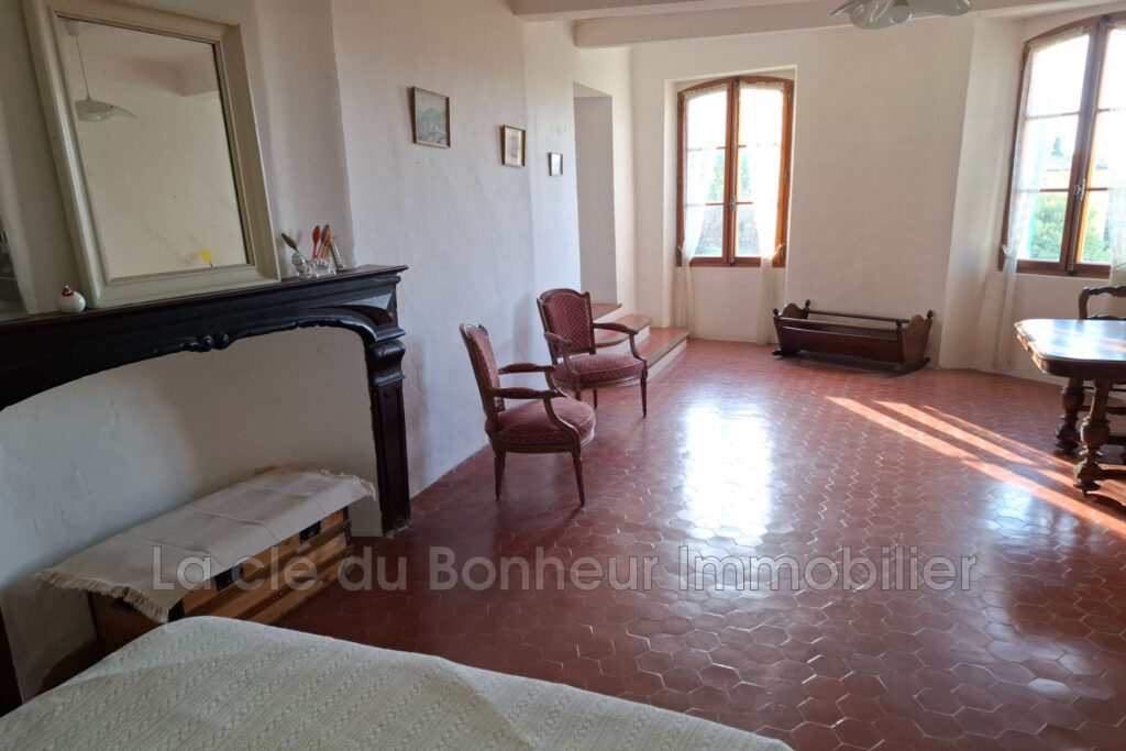 vente maison de village 13 Pièce(s) – 13 pièces – 7 chambres – 350.00 m²