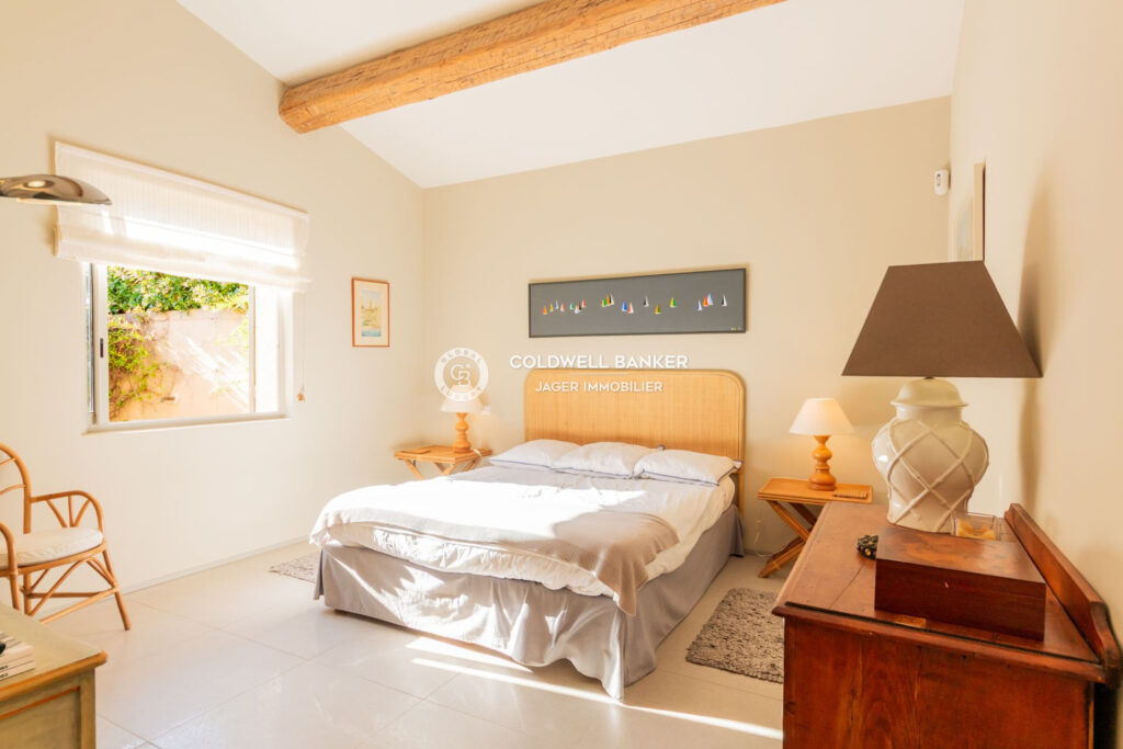 Élégante propriété provençale dans un écrin de verdure à Ramat – 6 pièces – 4 chambres – 320.00 m²