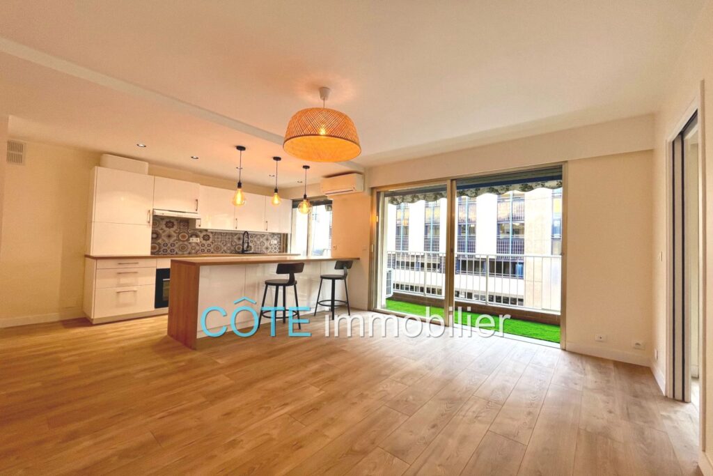 ANTIBES 2 Pièces à  100m de la place de Gaulle – 2 pièces – 1 chambre – 50.00 m²