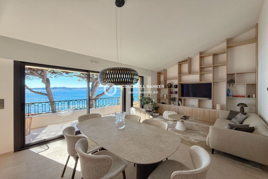 En exclusivité – Duplex d’exception face à la mer avec cave et – 3 pièces – 2 chambres – 90.28 m²