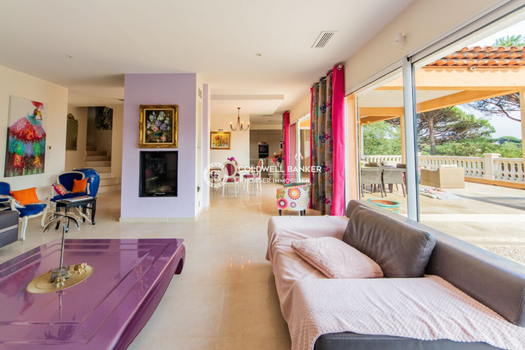 Maison vue mer à 1 km des plages – 6 pièces – 4 chambres – 250.00 m²