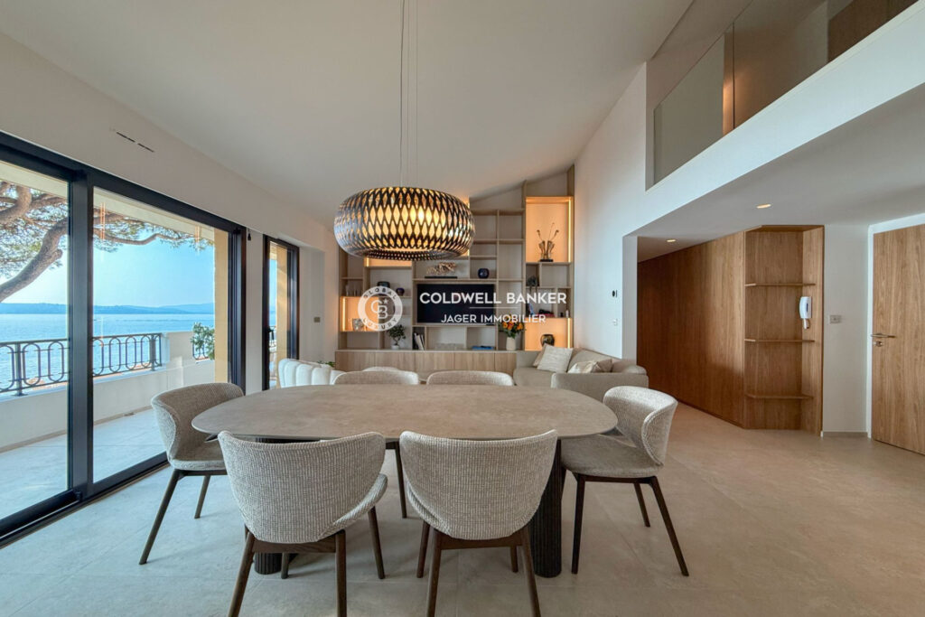En exclusivité – Duplex d’exception face à la mer avec cave et – 3 pièces – 2 chambres – 90.28 m²