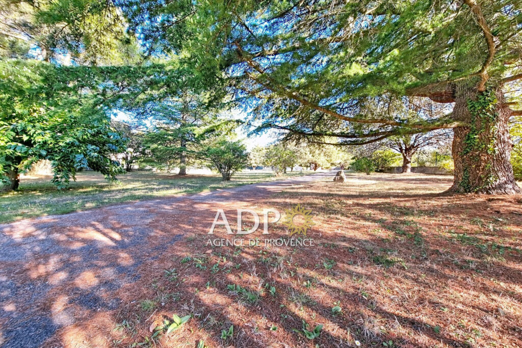 vente propriété 6 Pièce(s) – 6 pièces – 4 chambres – 180.00 m²