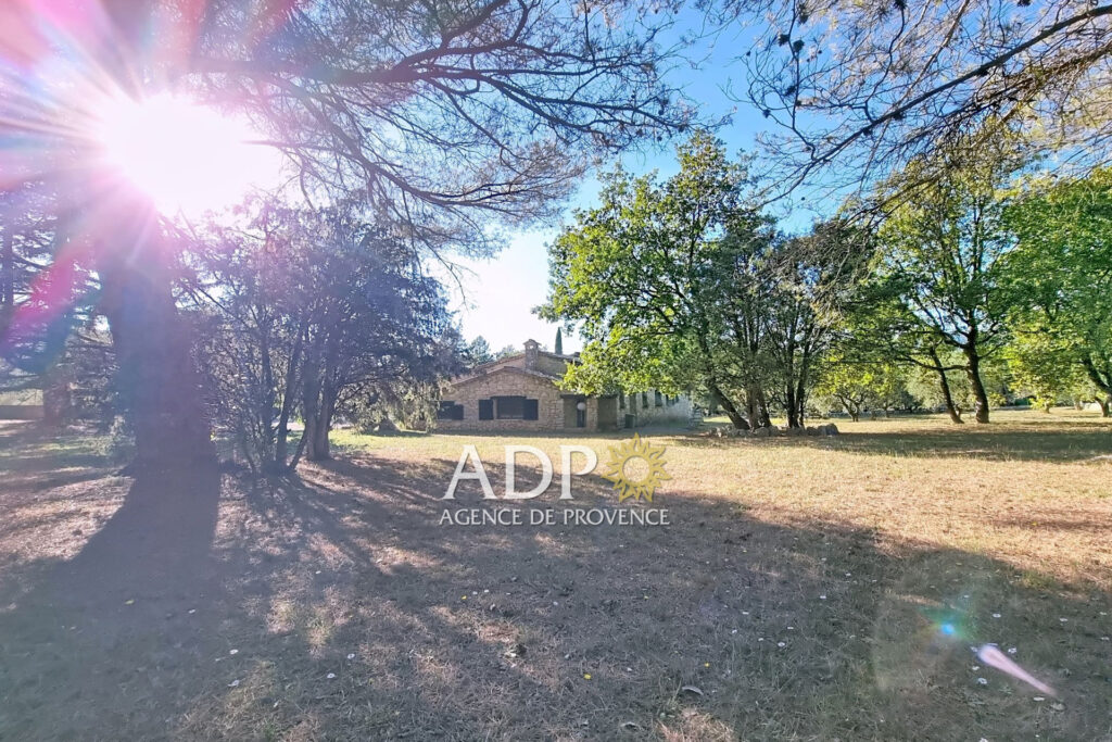 vente propriété 6 Pièce(s) – 6 pièces – 4 chambres – 180.00 m²