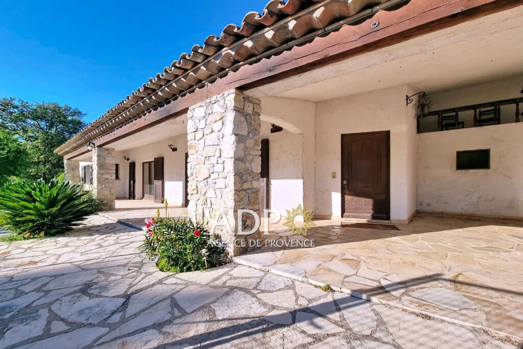 vente propriété 6 Pièce(s) – 6 pièces – 4 chambres – 180.00 m²