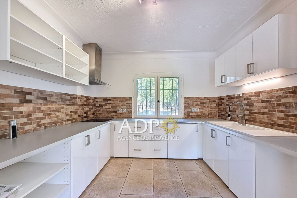 vente propriété 6 Pièce(s) – 6 pièces – 4 chambres – 180.00 m²