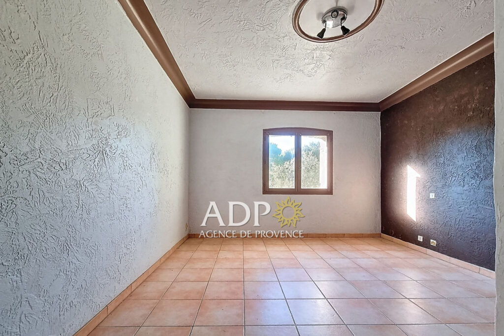 vente propriété 6 Pièce(s) – 6 pièces – 4 chambres – 180.00 m²