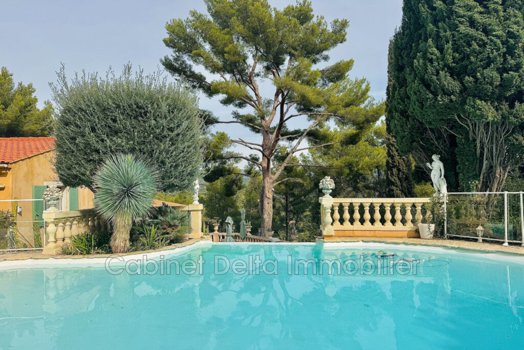 Maison dns la Campagne du Castellet – 6 pièces – 5 chambres – 200.00 m²