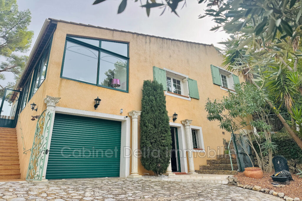 Maison dns la Campagne du Castellet – 6 pièces – 5 chambres – 200.00 m²