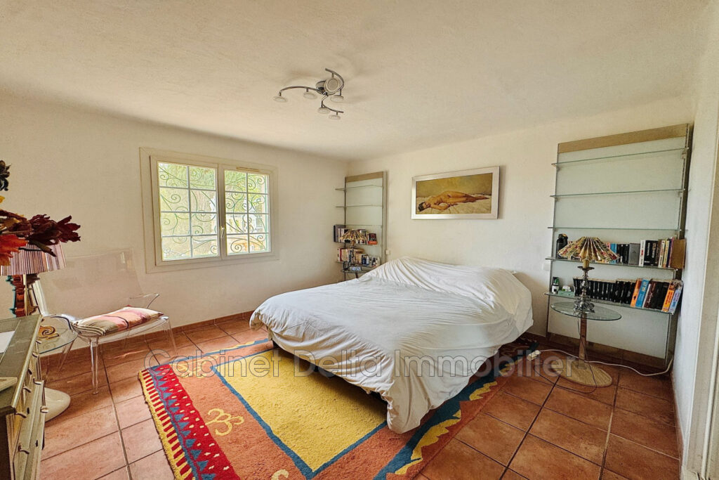 Maison dns la Campagne du Castellet – 6 pièces – 5 chambres – 200.00 m²