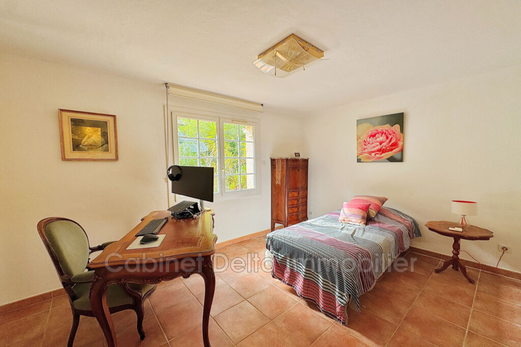 Maison dns la Campagne du Castellet – 6 pièces – 5 chambres – 200.00 m²