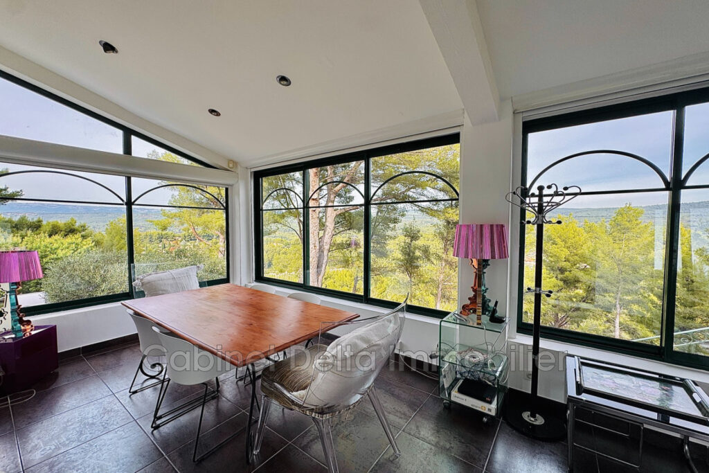 Maison dns la Campagne du Castellet – 6 pièces – 5 chambres – 200.00 m²