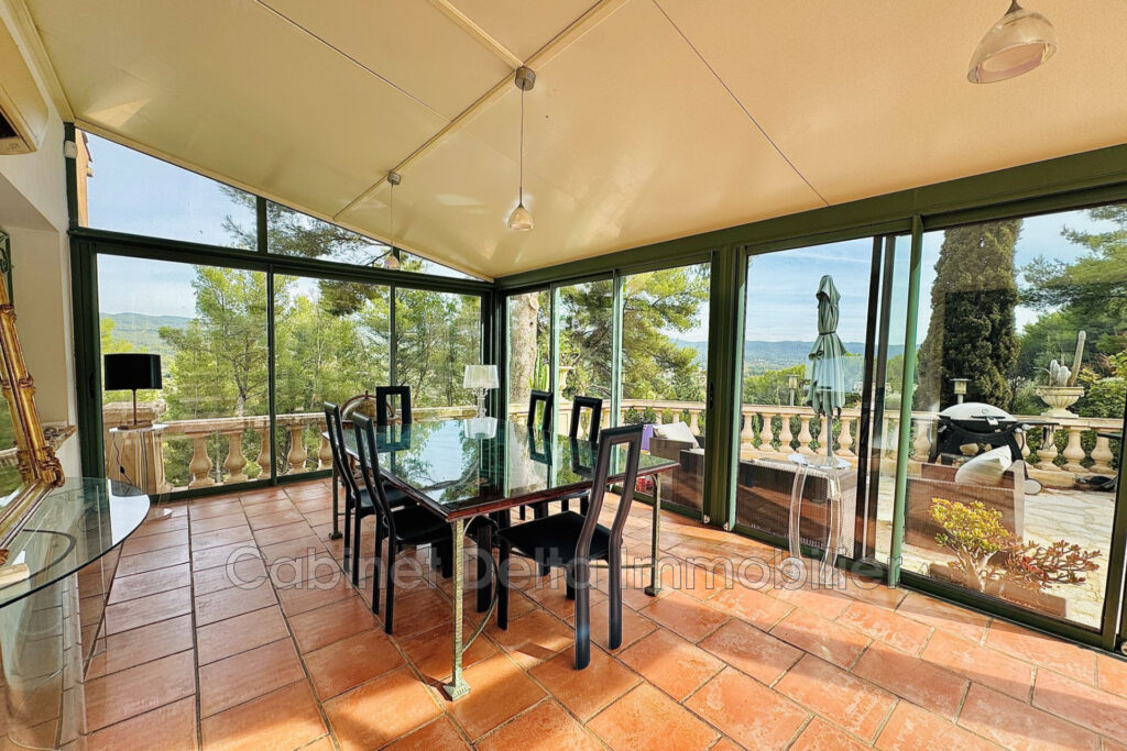 Maison dns la Campagne du Castellet – 6 pièces – 5 chambres – 200.00 m²