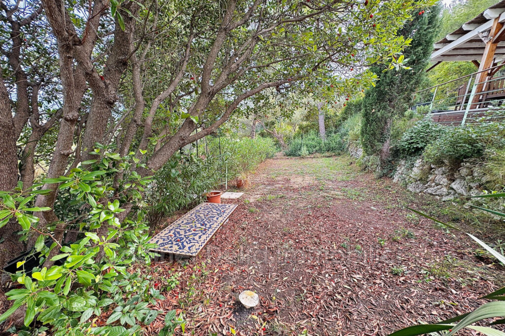 Maison dns la Campagne du Castellet – 6 pièces – 5 chambres – 200.00 m²