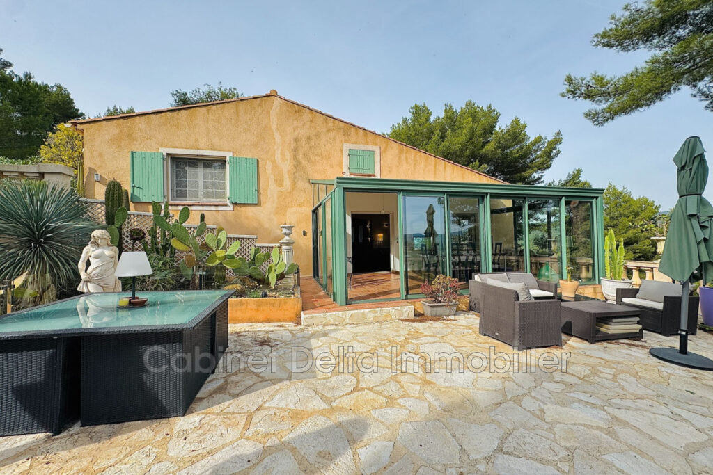 Maison dns la Campagne du Castellet – 6 pièces – 5 chambres – 200.00 m²