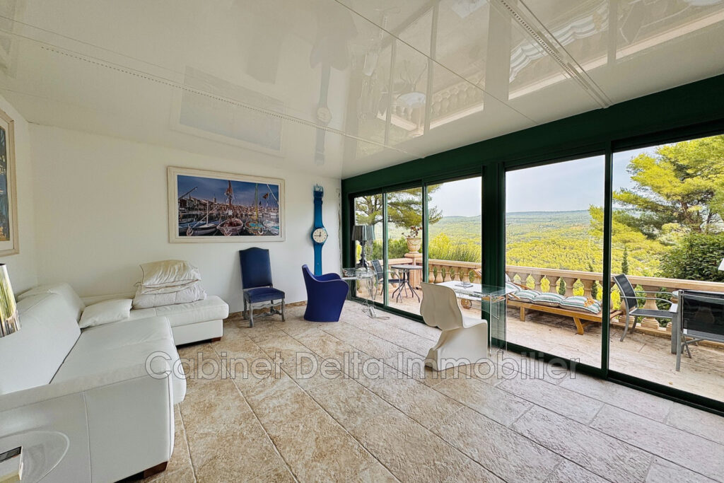 Maison dns la Campagne du Castellet – 6 pièces – 5 chambres – 200.00 m²