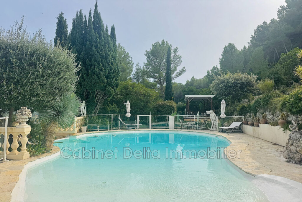 Maison dns la Campagne du Castellet – 6 pièces – 5 chambres – 200.00 m²