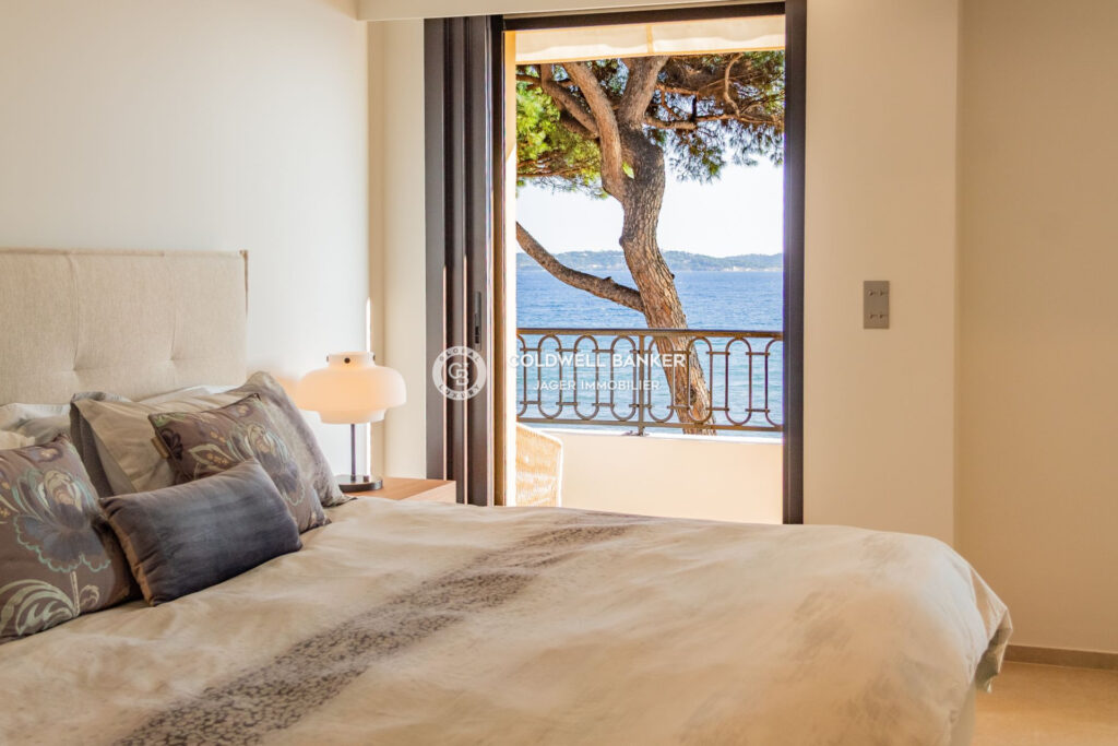 En exclusivité – Duplex d’exception face à la mer avec cave et – 3 pièces – 2 chambres – 90.28 m²