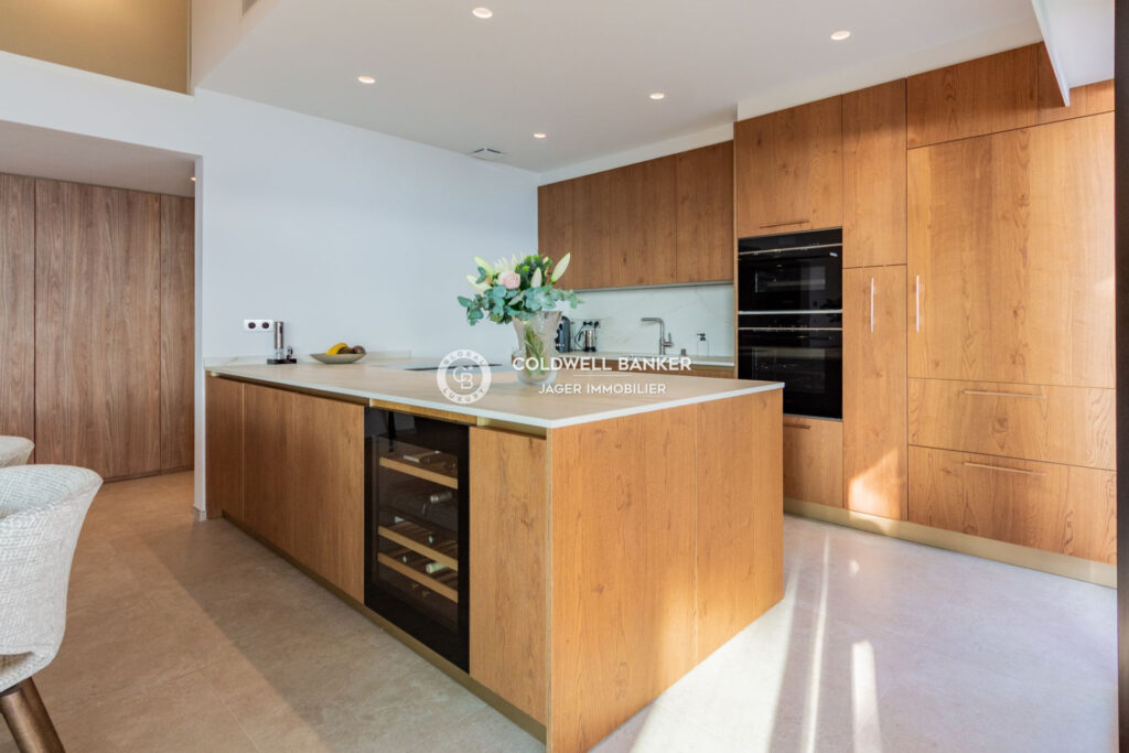 En exclusivité – Duplex d’exception face à la mer avec cave et – 3 pièces – 2 chambres – 90.28 m²