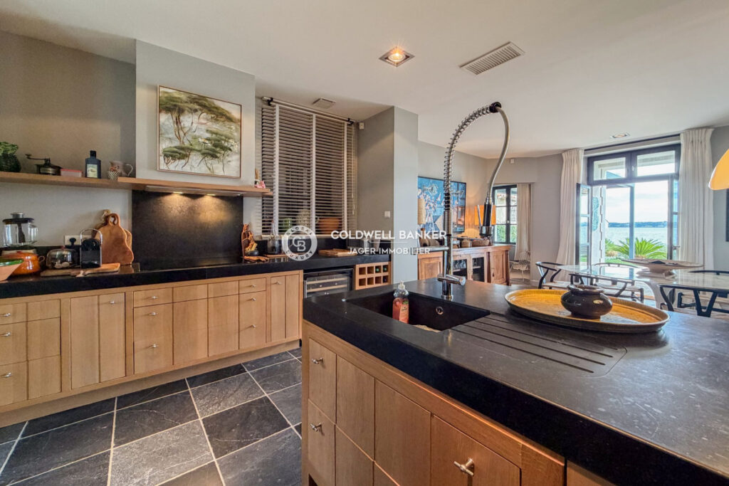 vente maison – NR pièces – 3 chambres – 200.00 m²