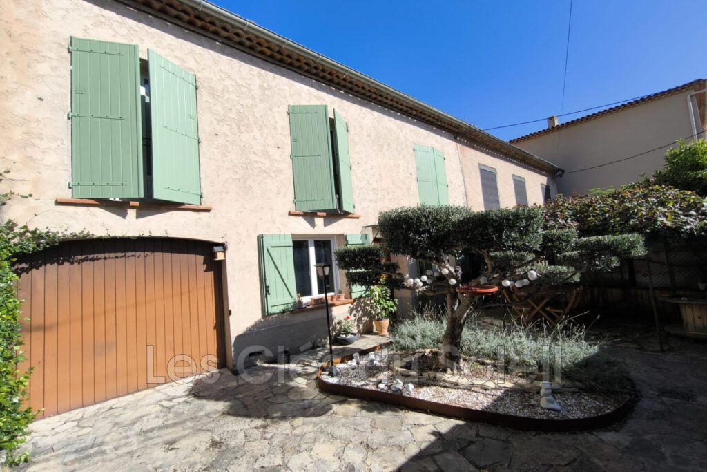 Brignoles, Maison de village de type 5 avec garage  Maison de  – 5 pièces – 3 chambres – 107.00 m²