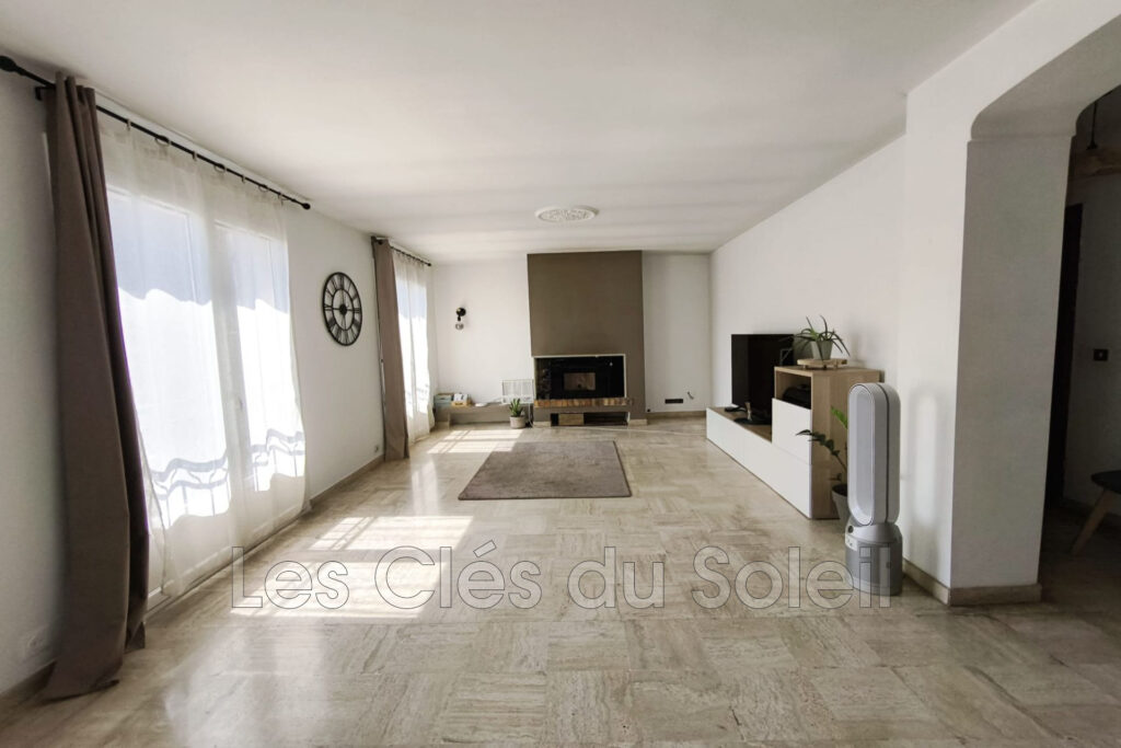 Brignoles, Maison de village de type 5 avec garage  Maison de  – 5 pièces – 3 chambres – 107.00 m²