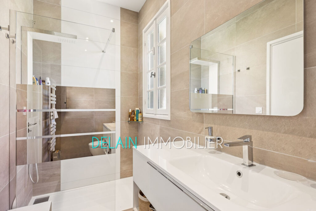 vente maison 5 Pièce(s) – 5 pièces – 5 chambres – 220.00 m²