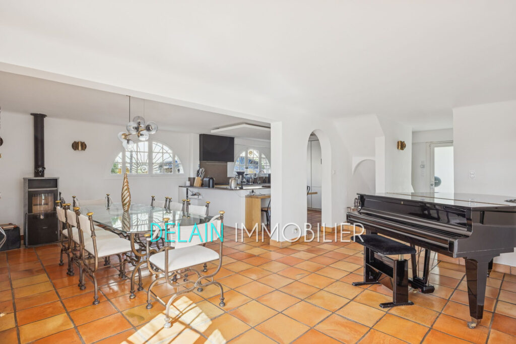 vente maison 5 Pièce(s) – 5 pièces – 5 chambres – 220.00 m²