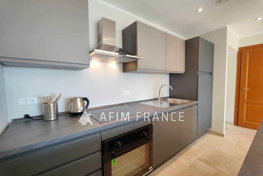 Jolie maison mitoyenne à Èze bord de mer, magnifique vue mer e – 4 pièces – 3 chambres – 93.64 m²