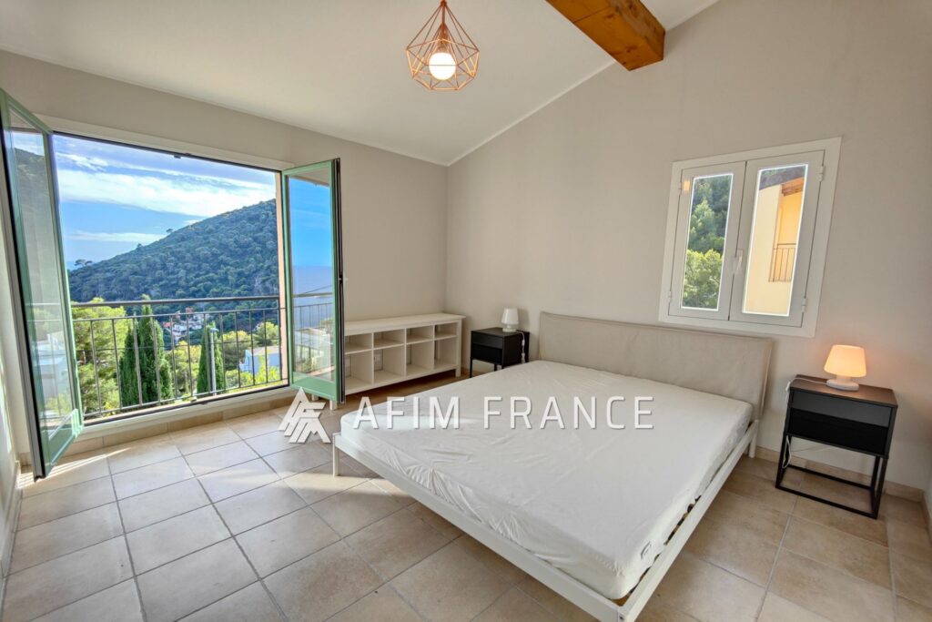 Jolie maison mitoyenne à Èze bord de mer, magnifique vue mer e – 4 pièces – 3 chambres – 93.64 m²