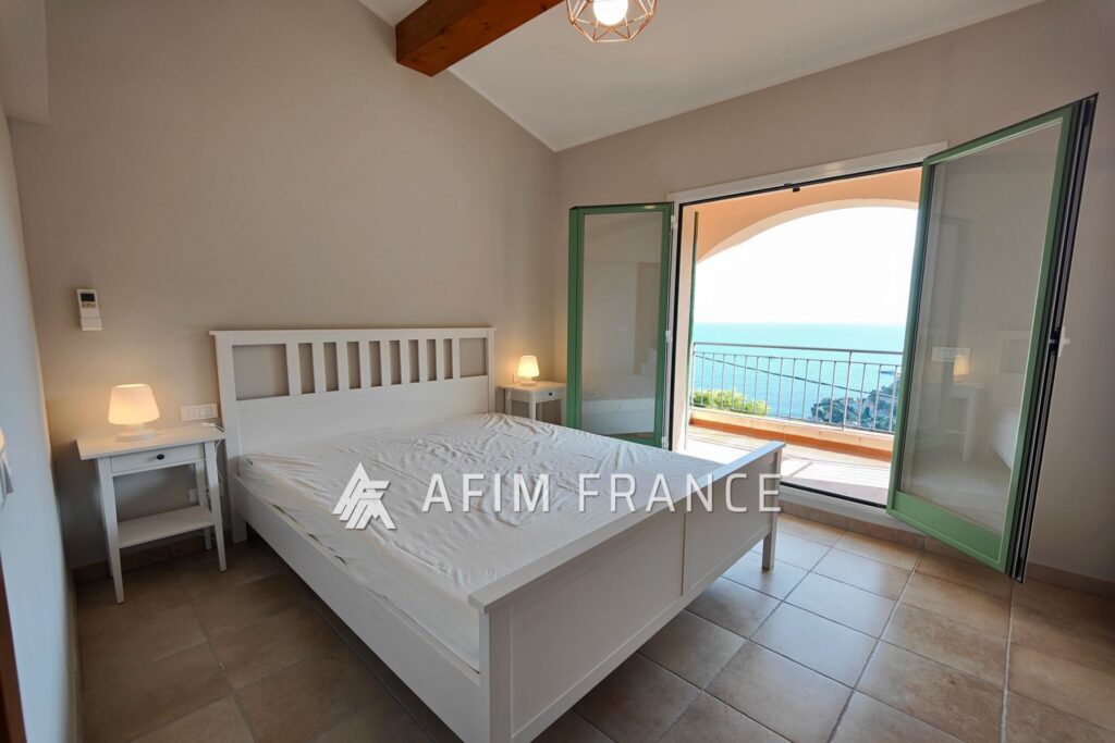 Jolie maison mitoyenne à Èze bord de mer, magnifique vue mer e – 4 pièces – 3 chambres – 93.64 m²