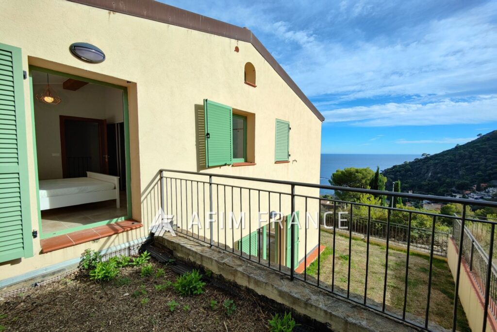 Jolie maison mitoyenne à Èze bord de mer, magnifique vue mer e – 4 pièces – 3 chambres – 93.64 m²