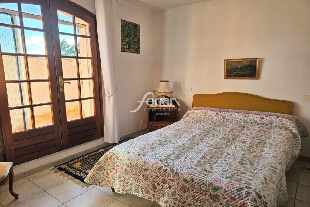 UNE VILLA IDÉALE POUR ACCUEILLIR VOTRE FAMILLE EN QUÊTE D ESPA – 7 pièces – 5 chambres – 186.00 m²