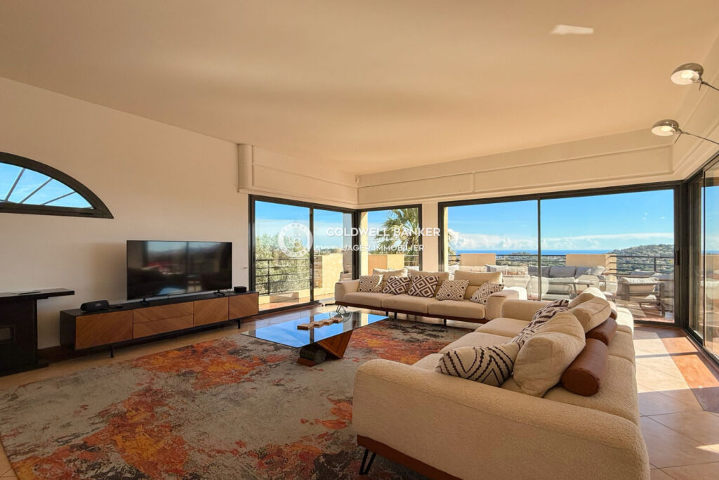 Superbe villa 6 chambres avec vue panoramique mer et collines  – 8 pièces – 6 chambres – 249.00 m²