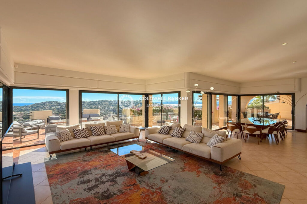 Superbe villa 6 chambres avec vue panoramique mer et collines  – 8 pièces – 6 chambres – 249.00 m²