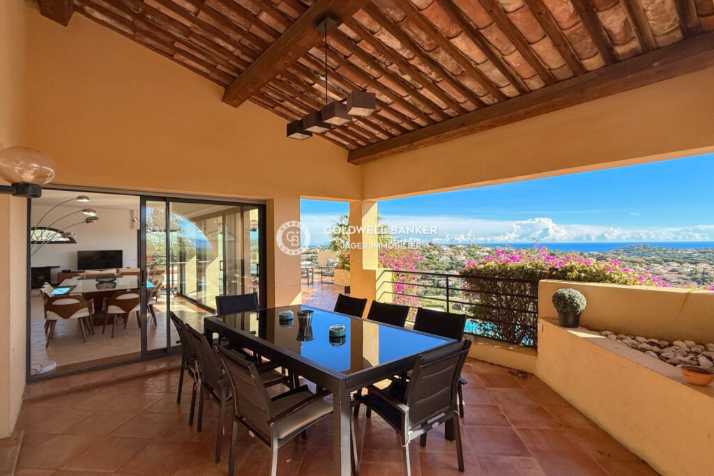 Superbe villa 6 chambres avec vue panoramique mer et collines  – 8 pièces – 6 chambres – 249.00 m²