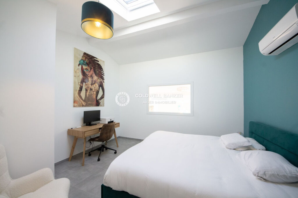 Appartement T4 dans une résidence sécurisée à pied de la plage – 4 pièces – 3 chambres – 99.00 m²