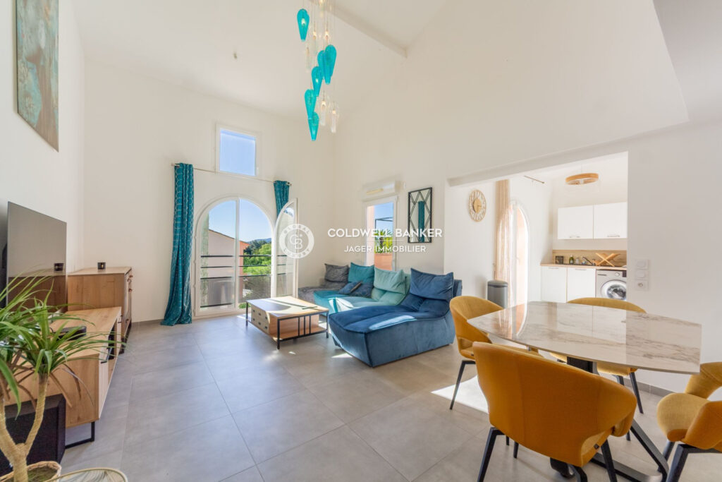 Appartement T4 dans une résidence sécurisée à pied de la plage – 4 pièces – 3 chambres – 99.00 m²