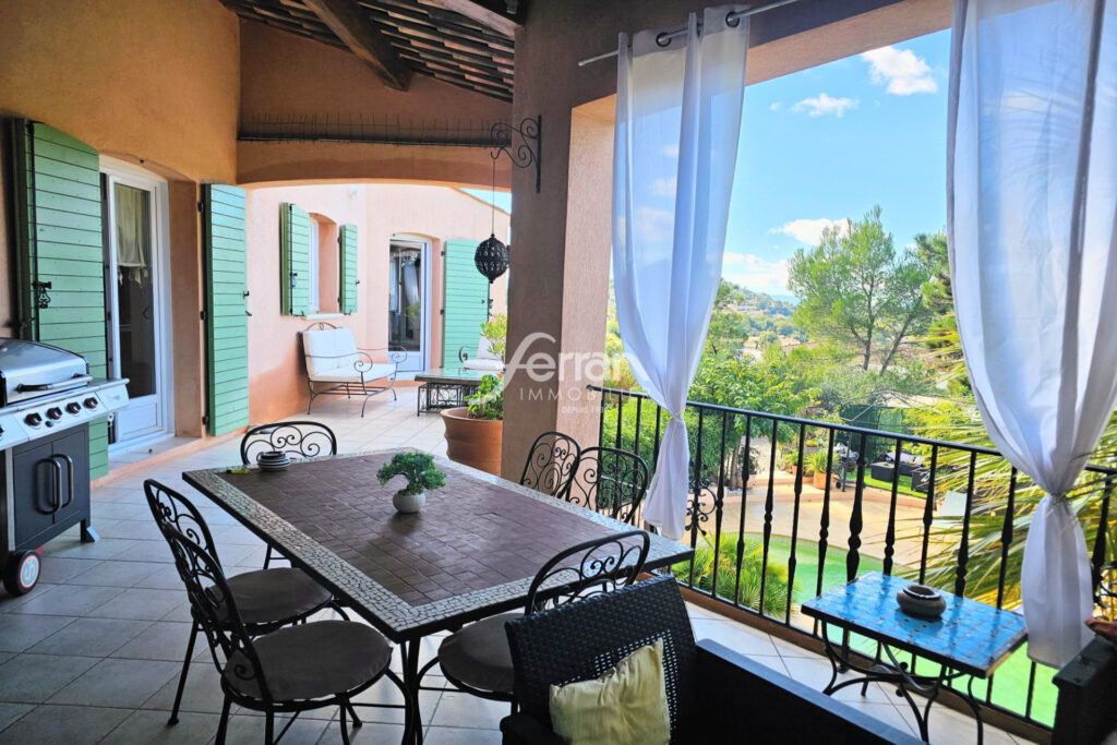 MAISON DE 214 M² EN EXCELLENT ETAT AVEC VUE DÉGAGÉE ET PISCINE – 7 pièces – 4 chambres – 214.00 m²