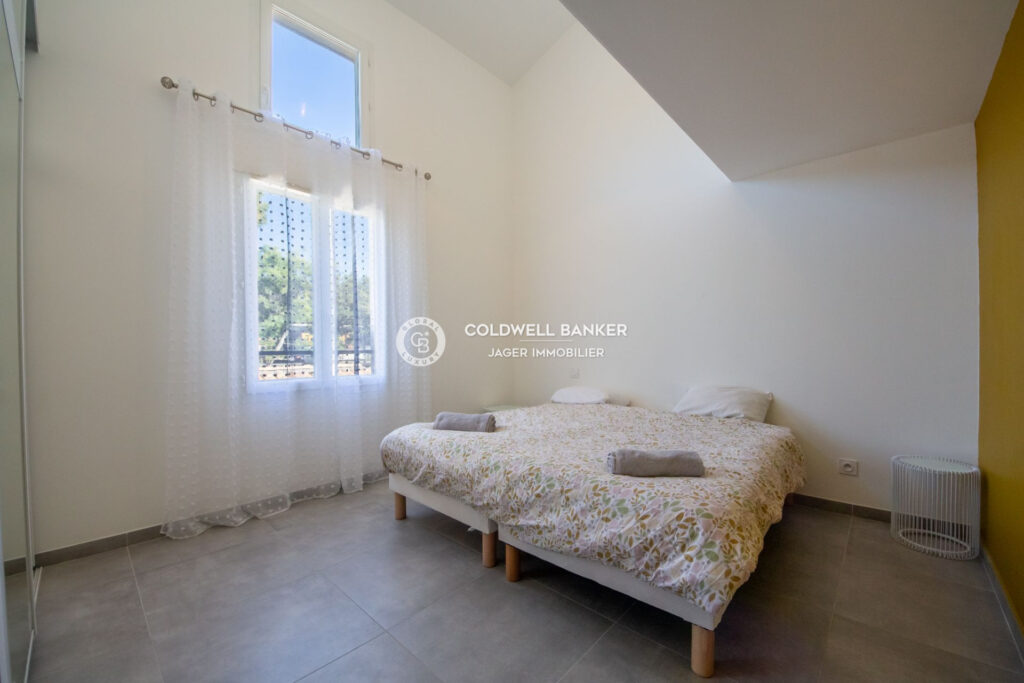 Appartement T4 dans une résidence sécurisée à pied de la plage – 4 pièces – 3 chambres – 99.00 m²