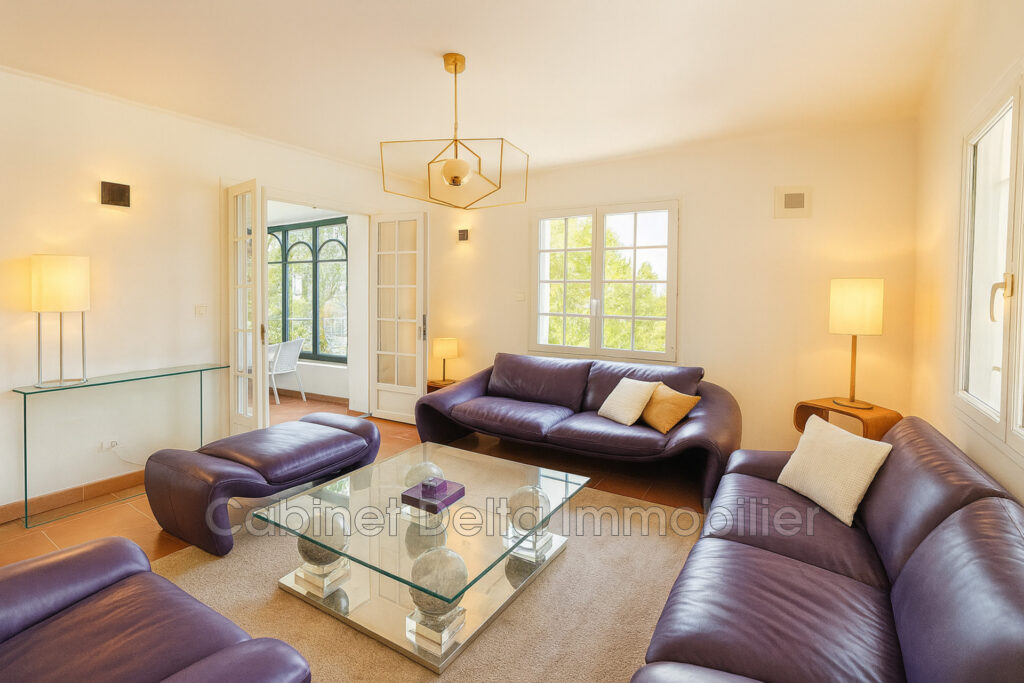 Maison dns la Campagne du Castellet – 6 pièces – 5 chambres – 200.00 m²