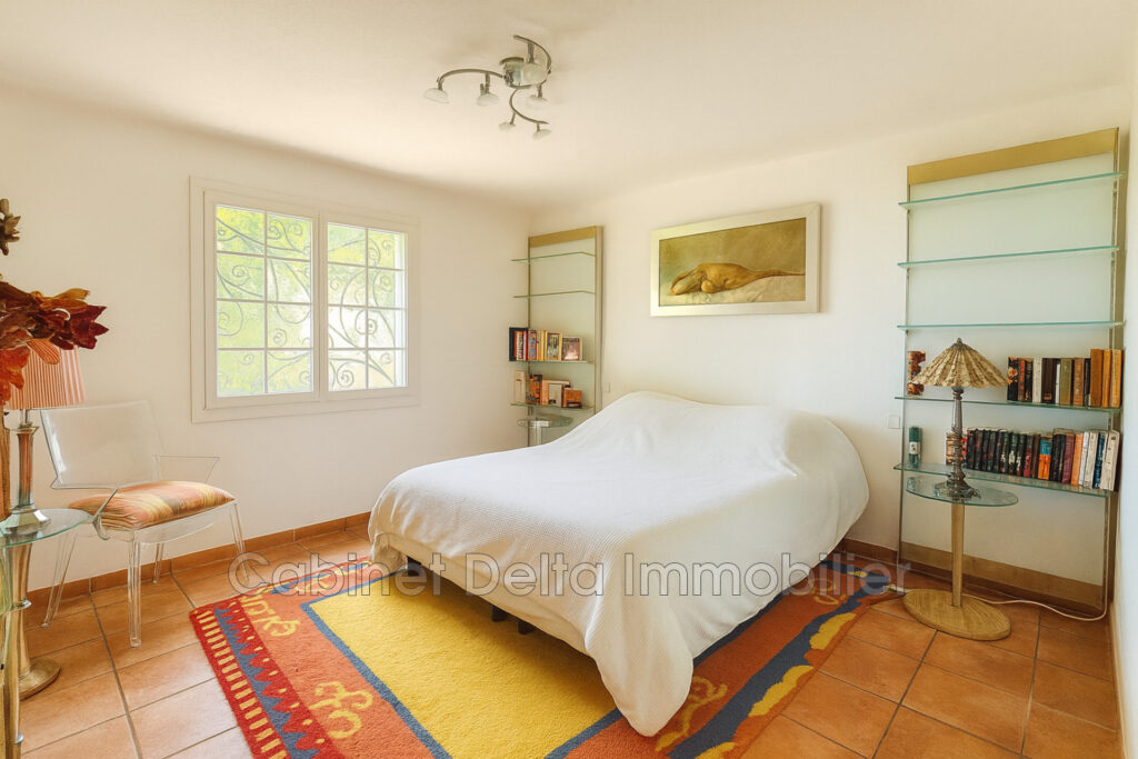 Maison dns la Campagne du Castellet – 6 pièces – 5 chambres – 200.00 m²