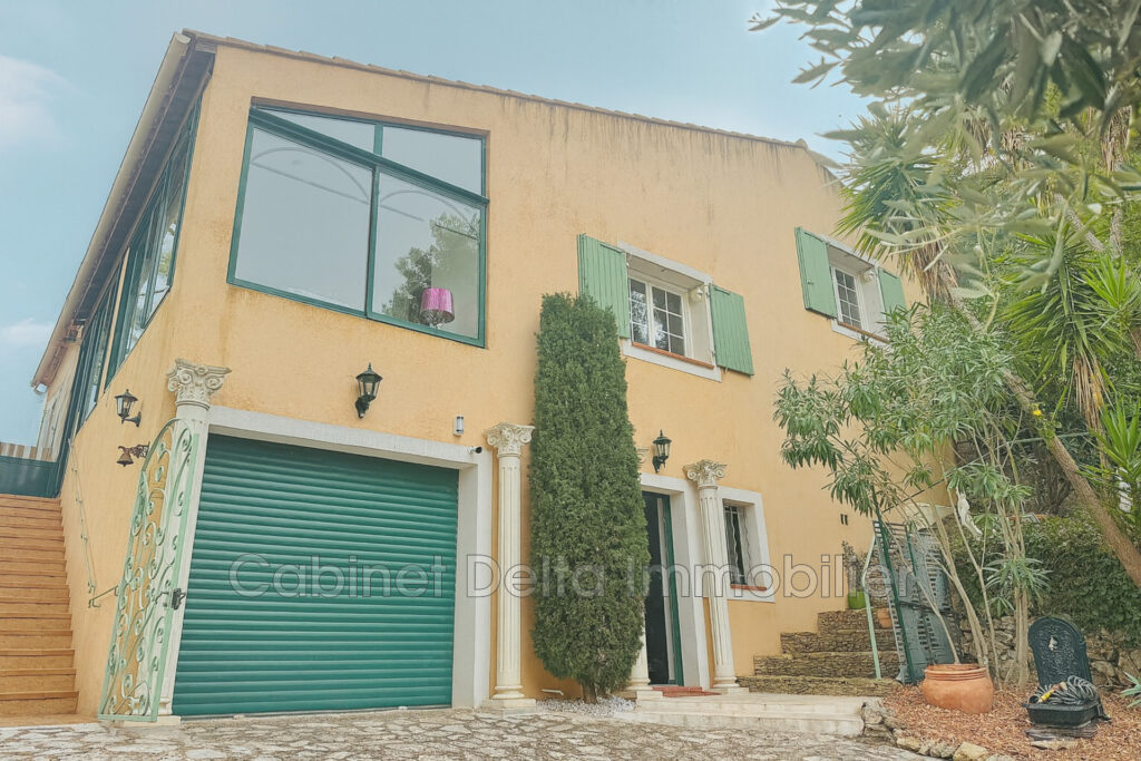 Maison dns la Campagne du Castellet – 6 pièces – 5 chambres – 200.00 m²