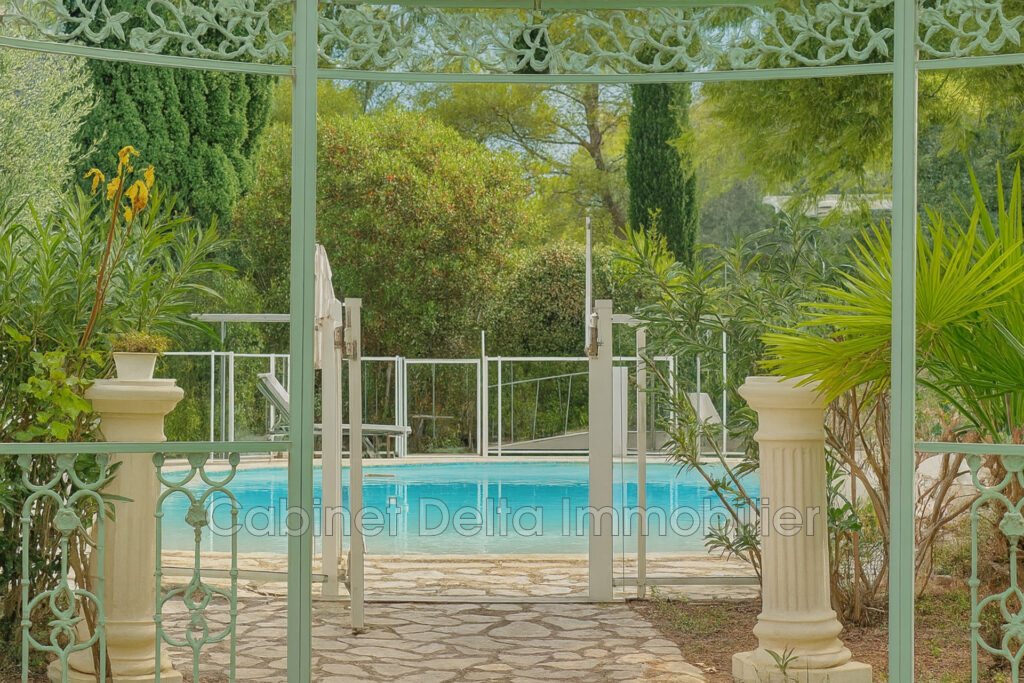 Maison dns la Campagne du Castellet – 6 pièces – 5 chambres – 200.00 m²