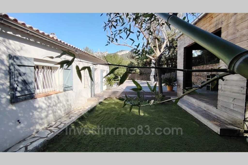 Dans un cadre verdoyant, sur les hauteurs de LA-VALETTE-DU-VAR – 5 pièces – 4 chambres – 125.00 m²