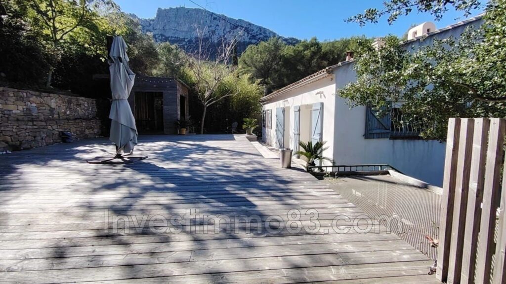 Dans un cadre verdoyant, sur les hauteurs de LA-VALETTE-DU-VAR – 5 pièces – 4 chambres – 125.00 m²