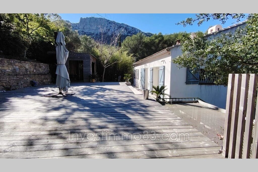 Dans un cadre verdoyant, sur les hauteurs de LA-VALETTE-DU-VAR – 5 pièces – 4 chambres – 125.00 m²