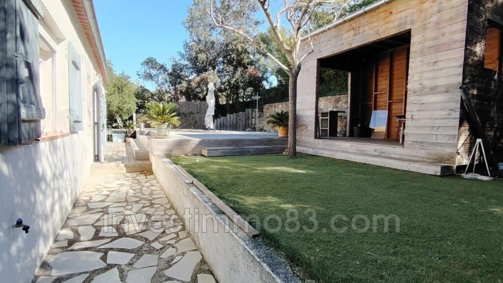 Dans un cadre verdoyant, sur les hauteurs de LA-VALETTE-DU-VAR – 5 pièces – 4 chambres – 125.00 m²