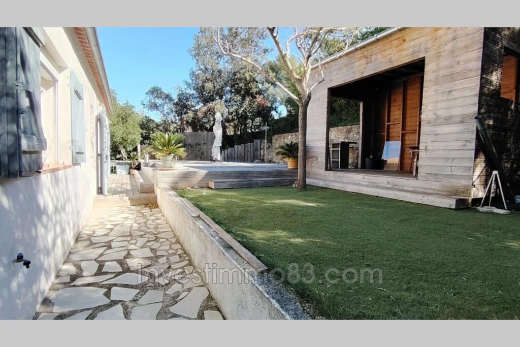 Dans un cadre verdoyant, sur les hauteurs de LA-VALETTE-DU-VAR – 5 pièces – 4 chambres – 125.00 m²