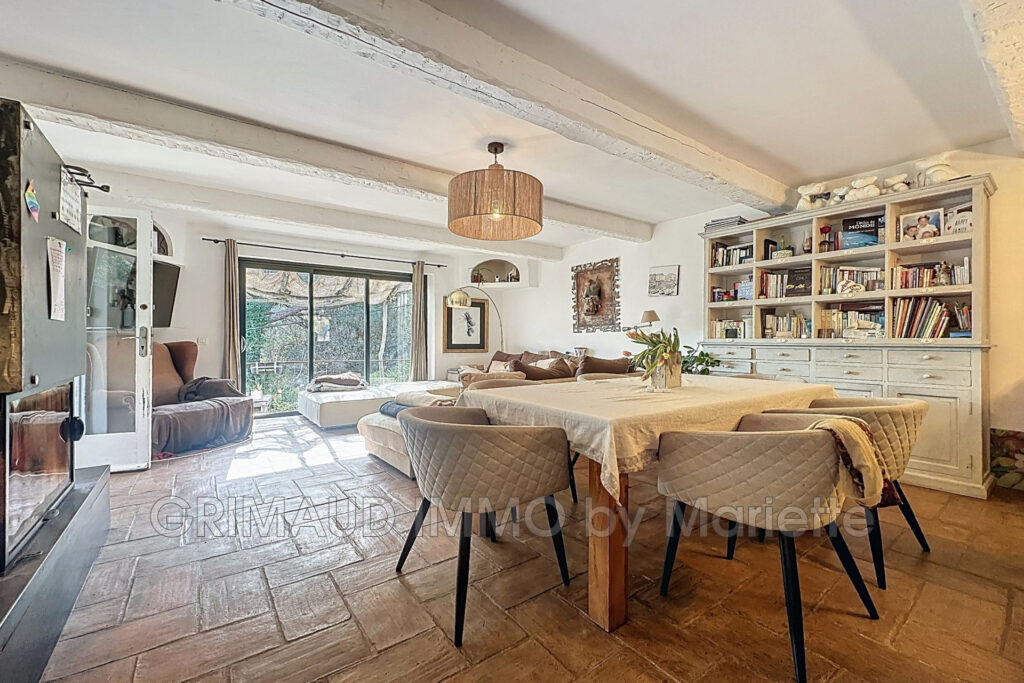 maison de hameau avec piscine  – 6 pièces – 3 chambres – 174.68 m²